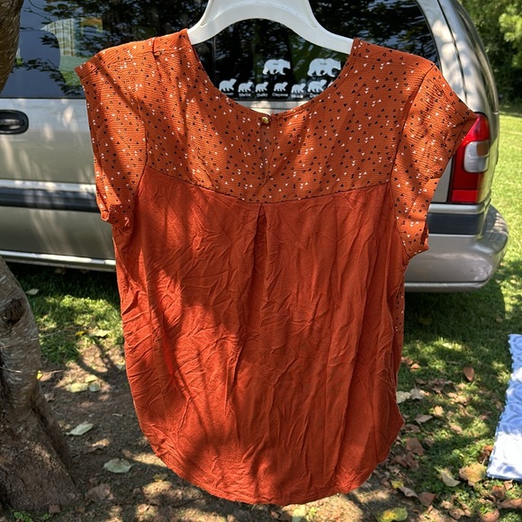 Tempted Los Angeles Triangle Design Rust Orange Blouse Solid Back Keyhole M - Picture 7 of 16